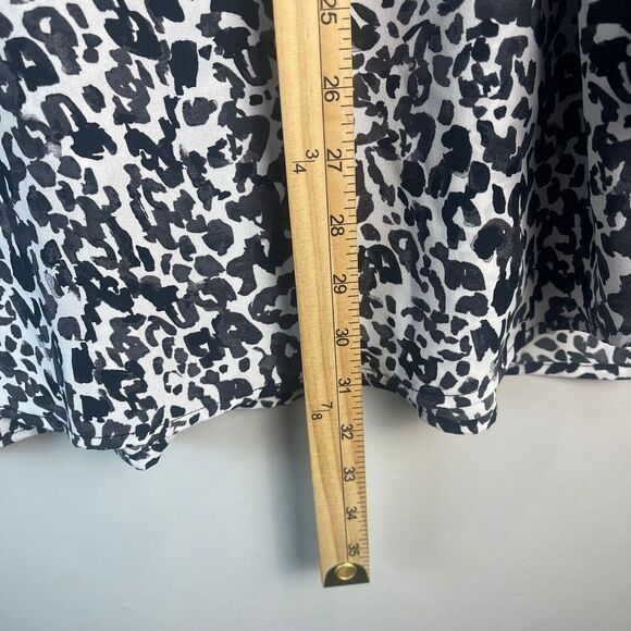 EVRI Top Women's 1X Black White Animal Print V-Neck Long Sleeve Blouse Mature - Picture 8 of 8